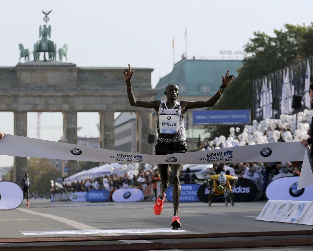 Na maratonu v Berlinu zgodovinski mejnik: prvič pod mejo 2:03