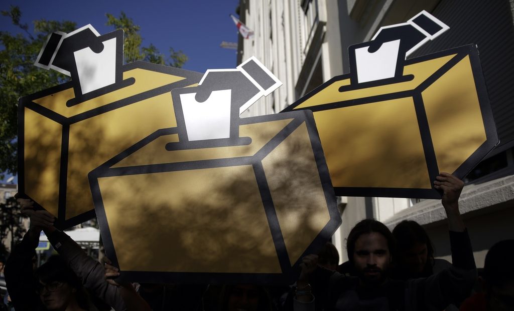 Katalonska vlada začasno prekinila referendumsko kampanjo