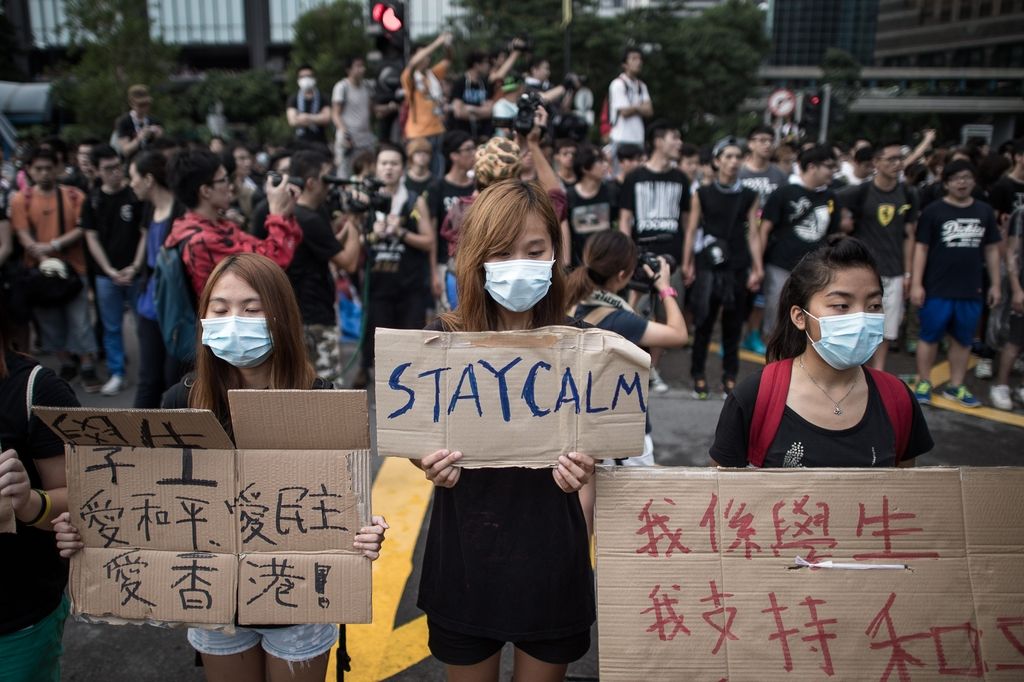 Peking praznuje, Hongkong protestira