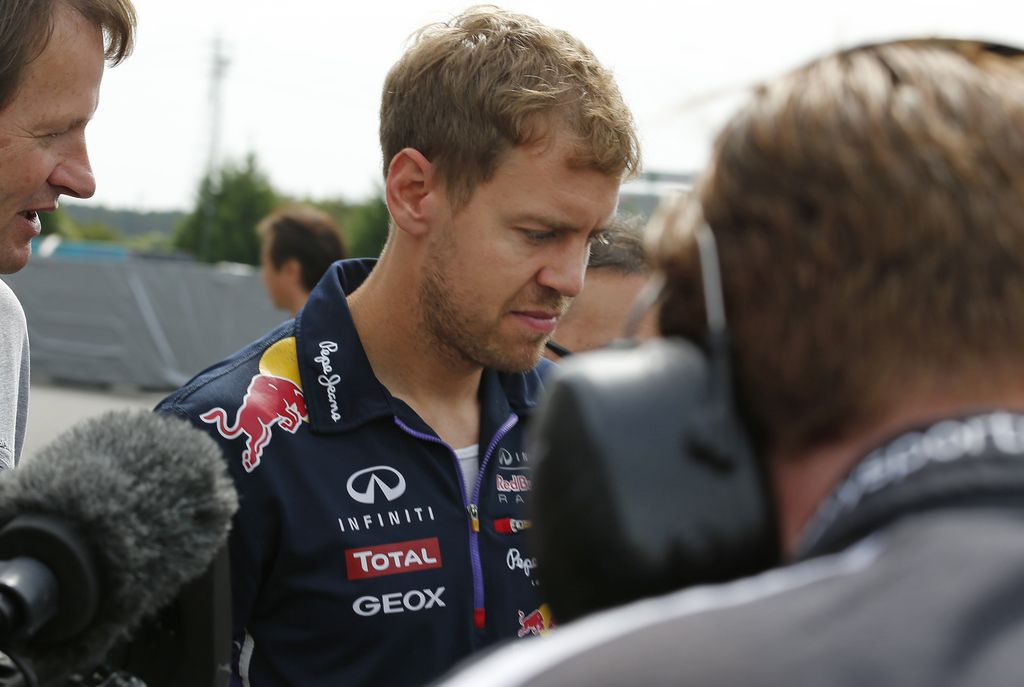 Vettel zapušča šokirani Red Bull; kvalifikacije dobil Rosberg