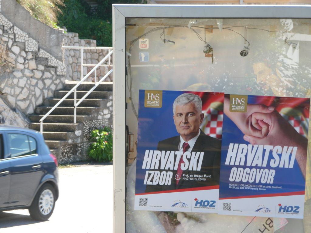 Volitve v BiH: predvolilne obljube se smejijo s plakatov
