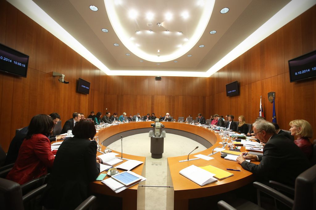 Mandatno-volilna komisija odločitev o Janševem mandatu prepušča poslancem