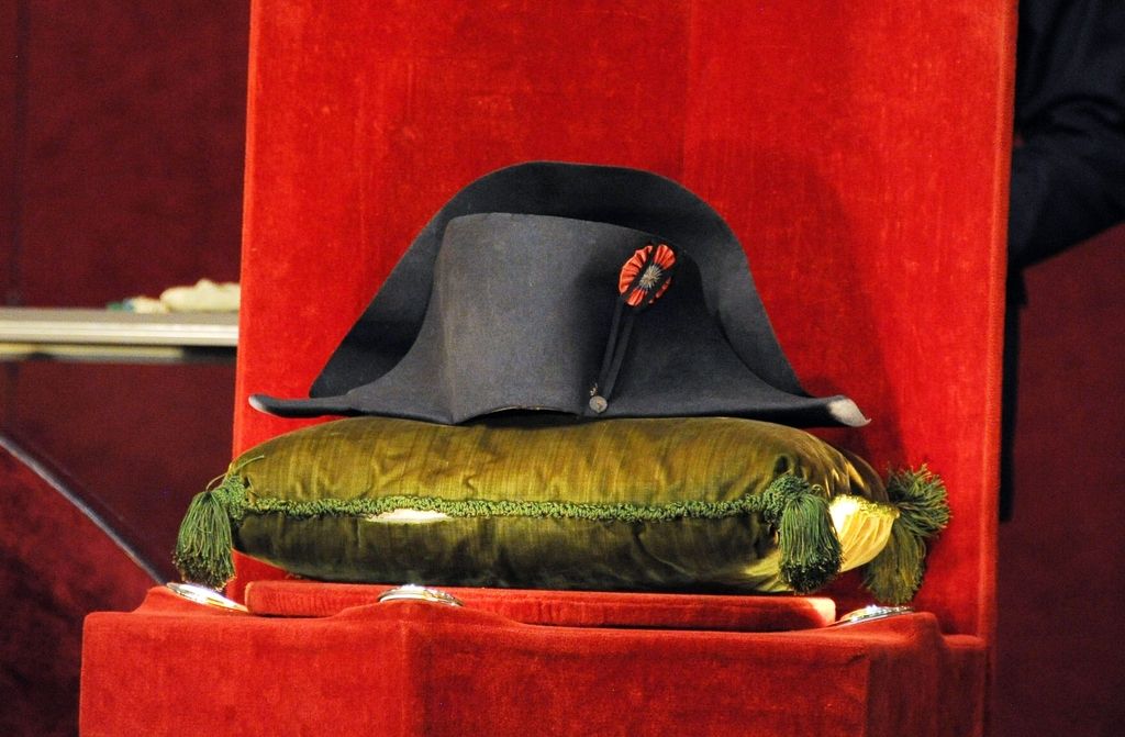 Korejec kupil Napoleonov klobuk za milijon in pol