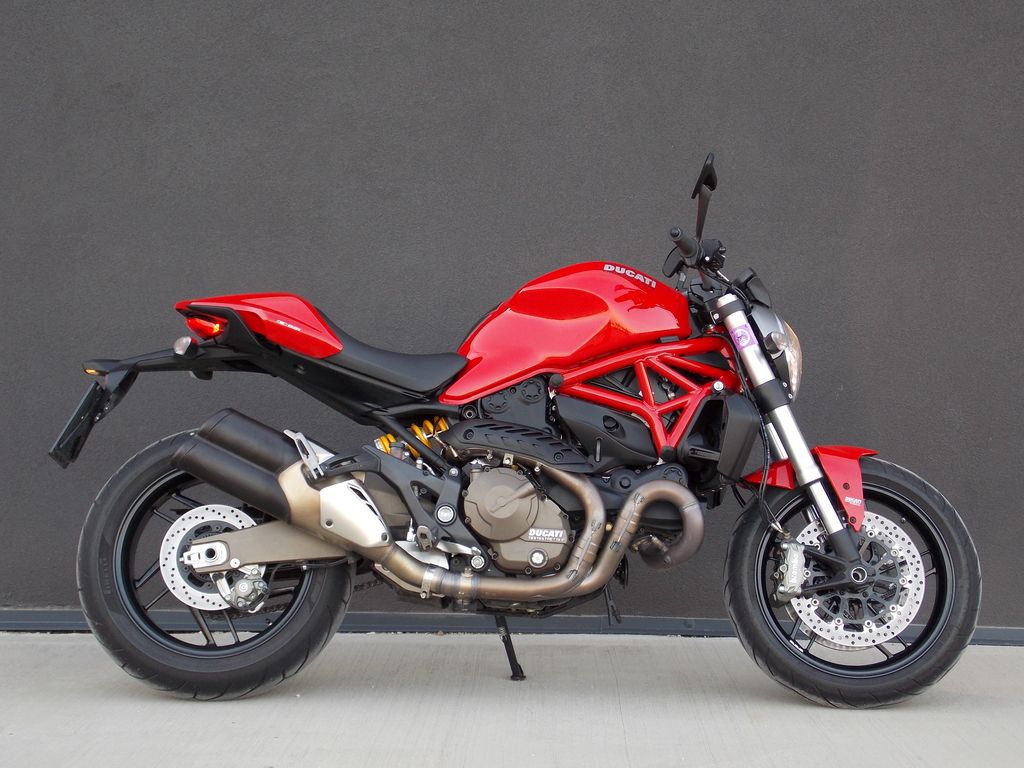 Test:         Ducati monster 821