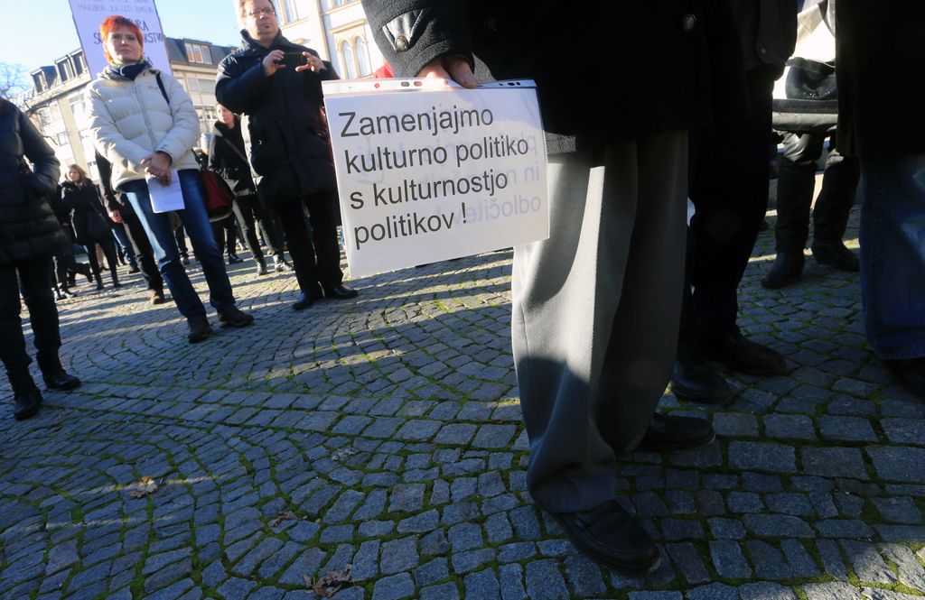Maribor pred bankrotom: o znižanju plač župana in direktorja pa nič