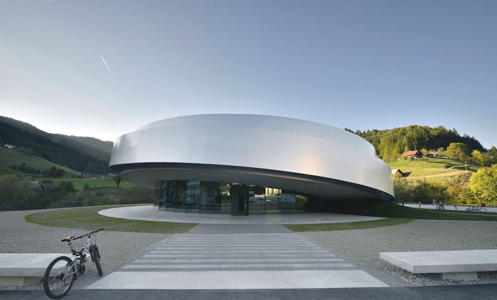 Slovenija se približuje vesolju