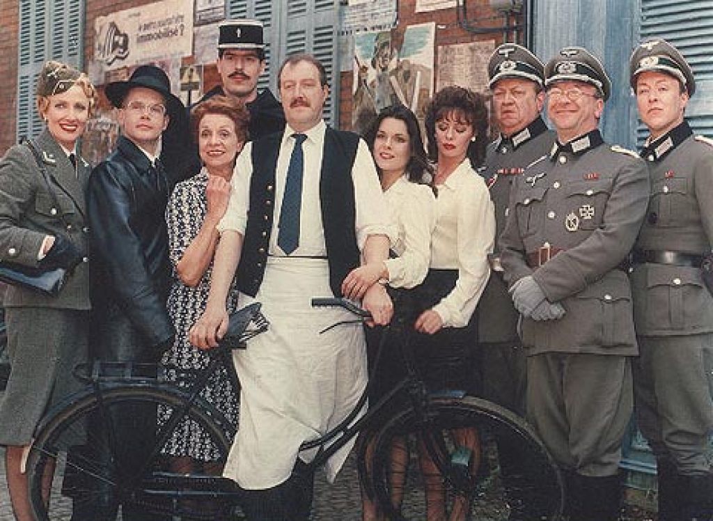 Poslovil se je Jeremy Lloyd, soavtor serije Alo Alo