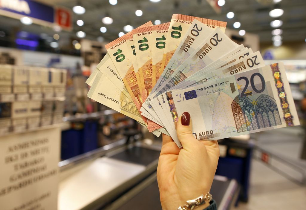 Litva prevzela evro, Latvija predsedovanje EU