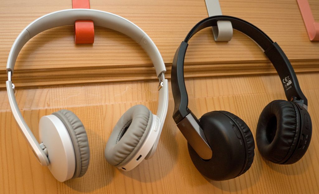 Slušalke in zvočniki bluetooth: Uporabni, ampak zvočno povprečni