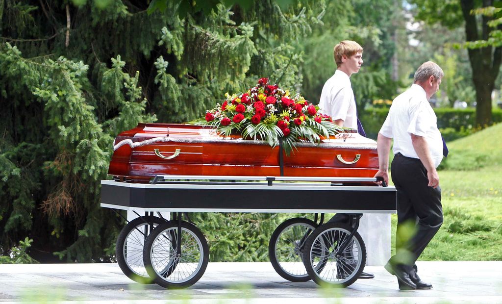 Pogrebe bi država prepustila trgu