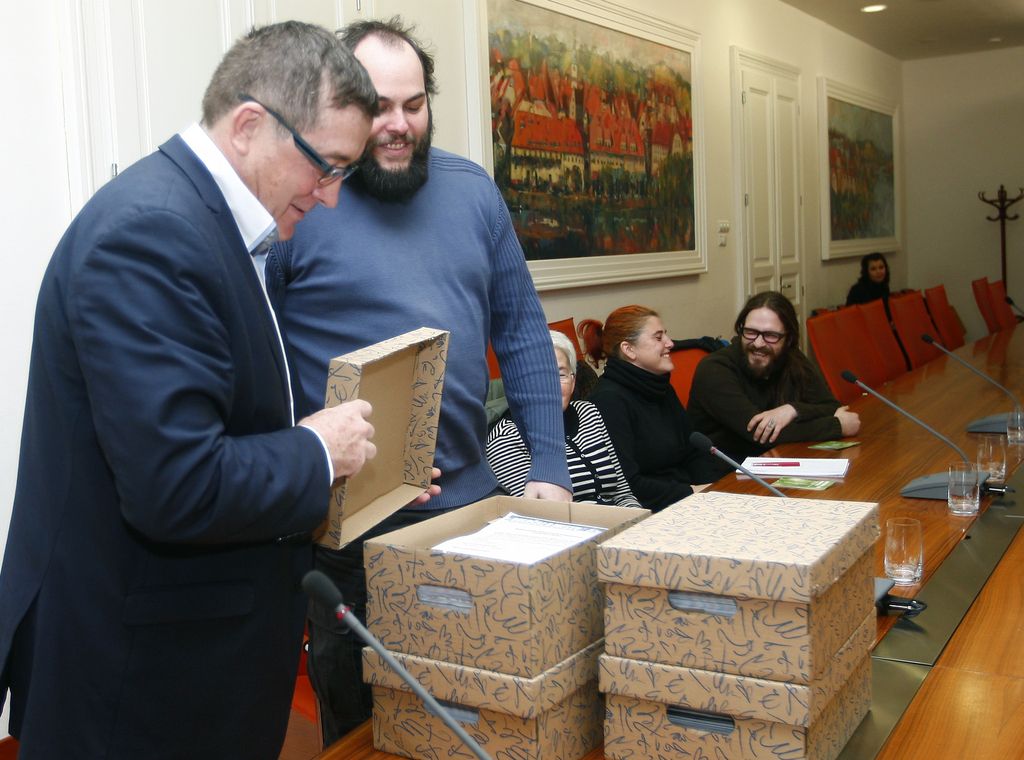 Županu Fištravcu predali 4000 podpisov