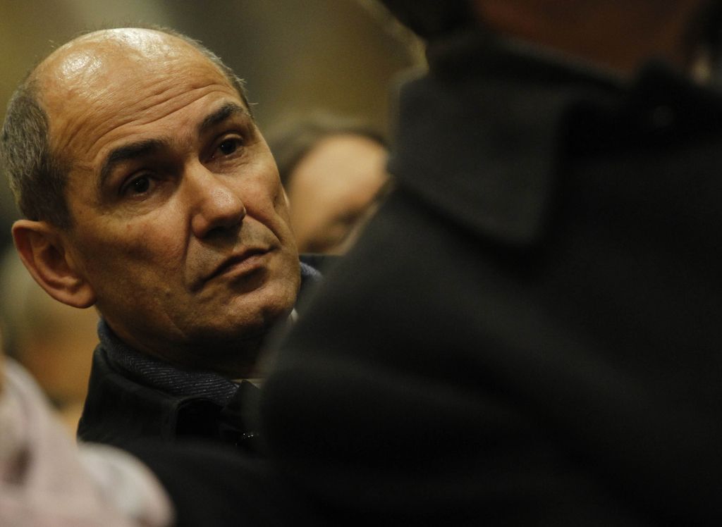 Politični ptič Feniks se težko dvigne iz pepela