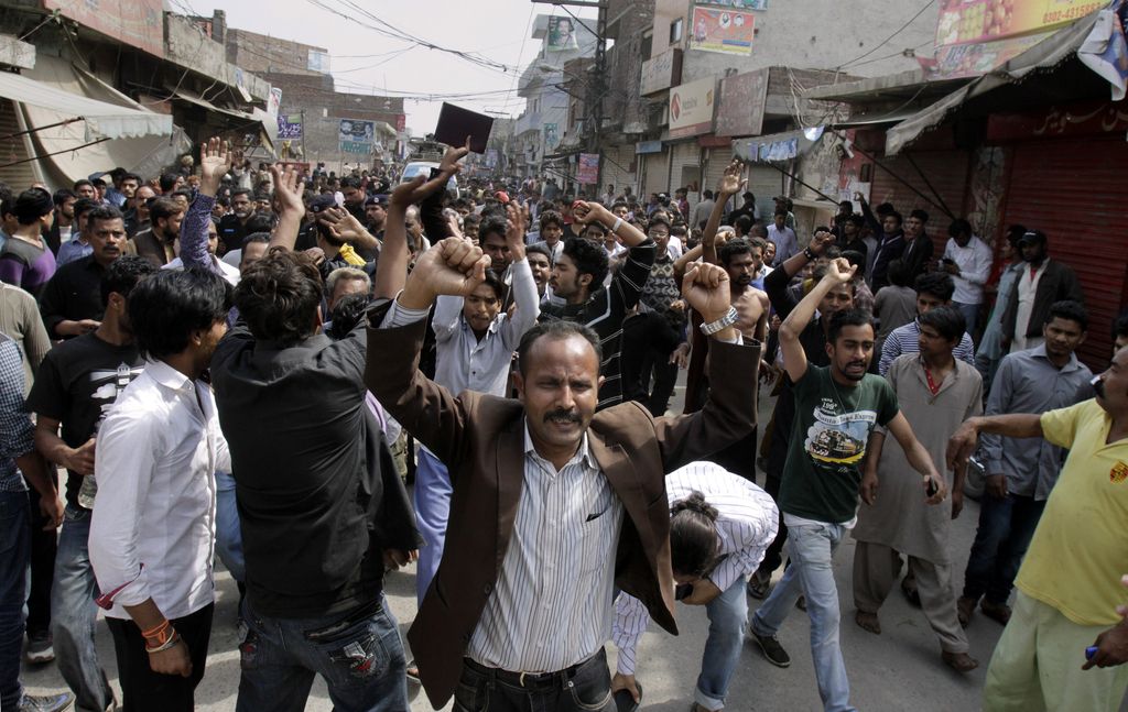 V eksplozijah v krščanski četrti v pakistanskem Lahoreju več mrtvih