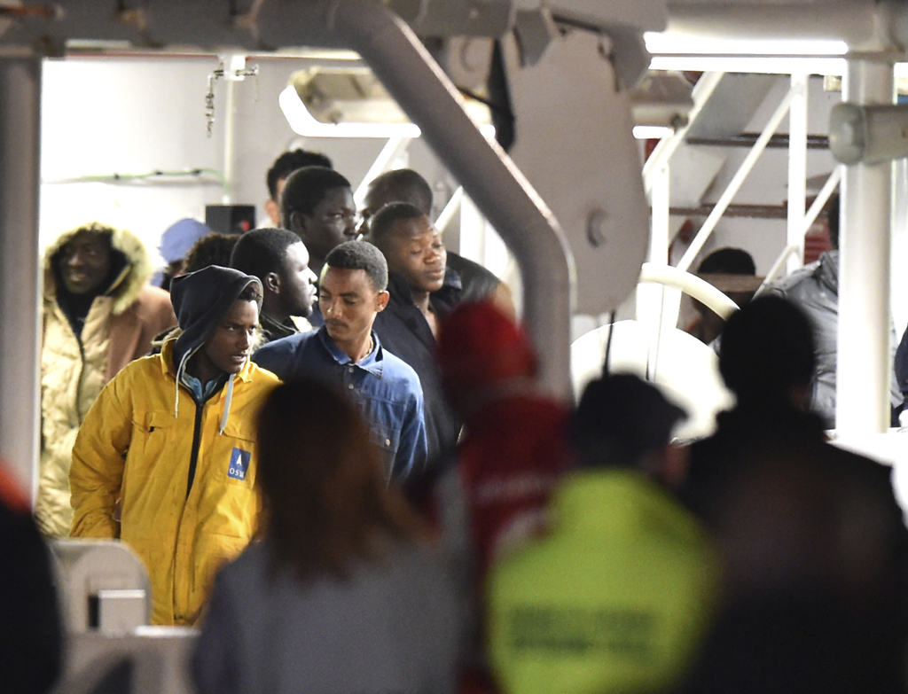 L’Italia non recupererà il naufragio con i corpi di 800 migranti