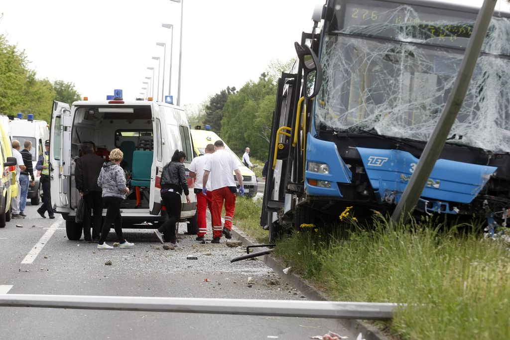 V Zagrebu v nesreči mestnega avtobusa 38 poškodovanih
