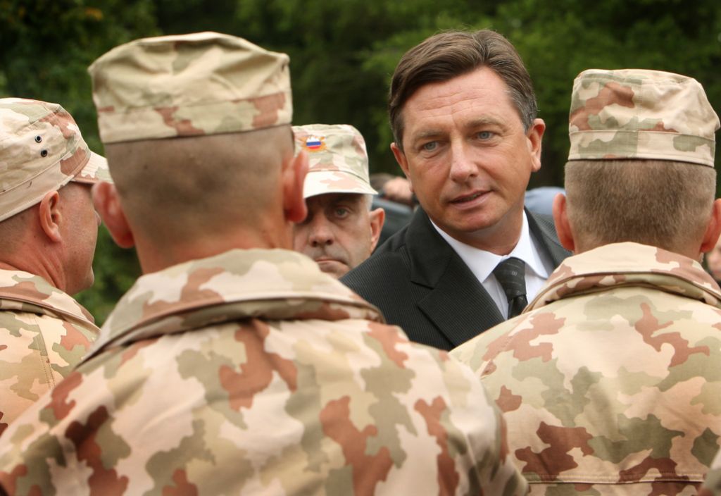 Pahor: Vzpostaviti red na mejah!