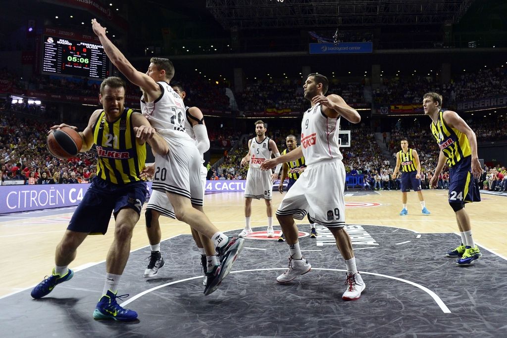 Evroliga: Spanoulisovo prebujenje popeljalo Olympiakos v finale, Real hitro opravil s Fenerbahčejem