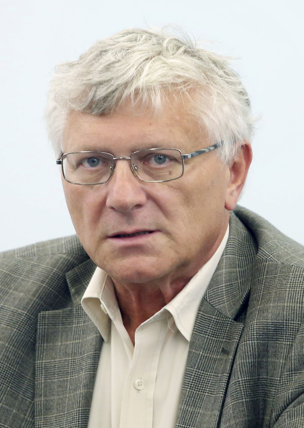 Zdravnik Radan je bolnike na smrtni postelji menda tudi fotografiral