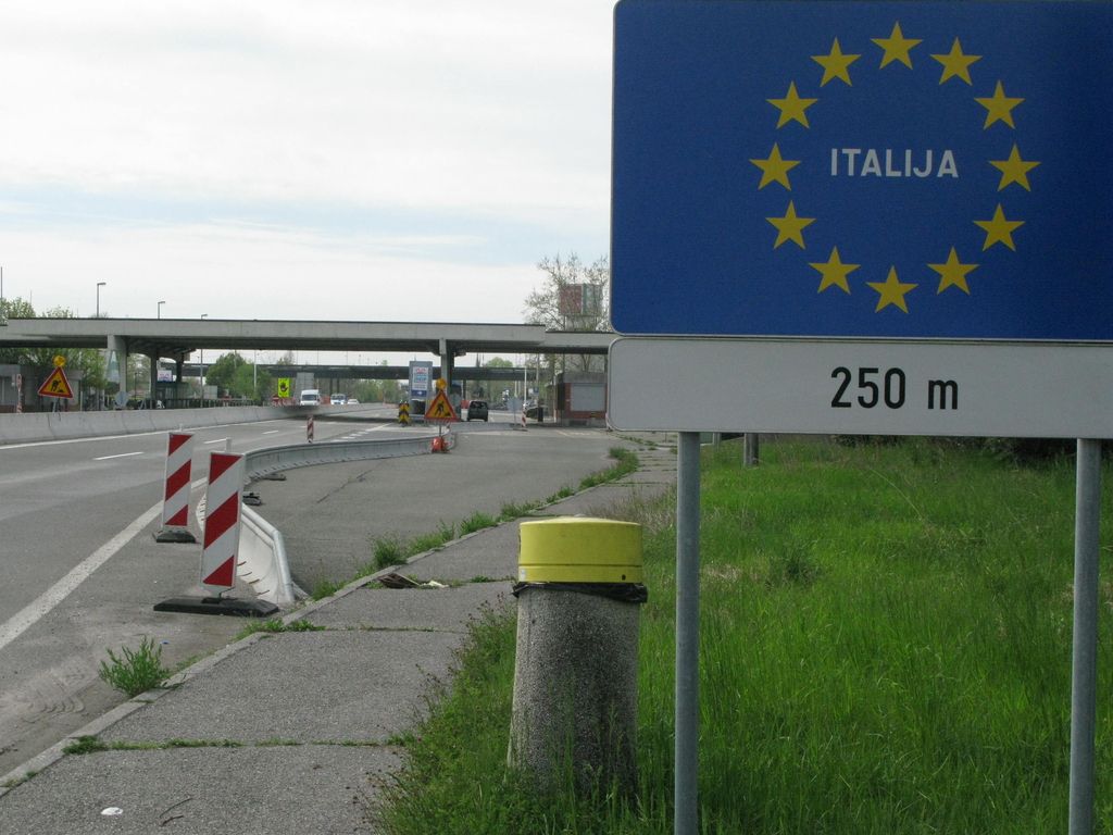 Italija na mejno območje s Slovenijo napotila več deset vojakov