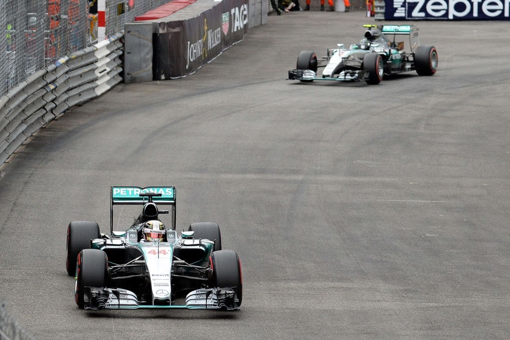 Verstappnova nesreča in nespametni Hamilton prinesla zmago Rosbergu