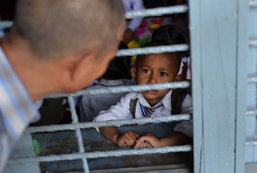 Nepalske šole po pogubnem potresu odprle vrata