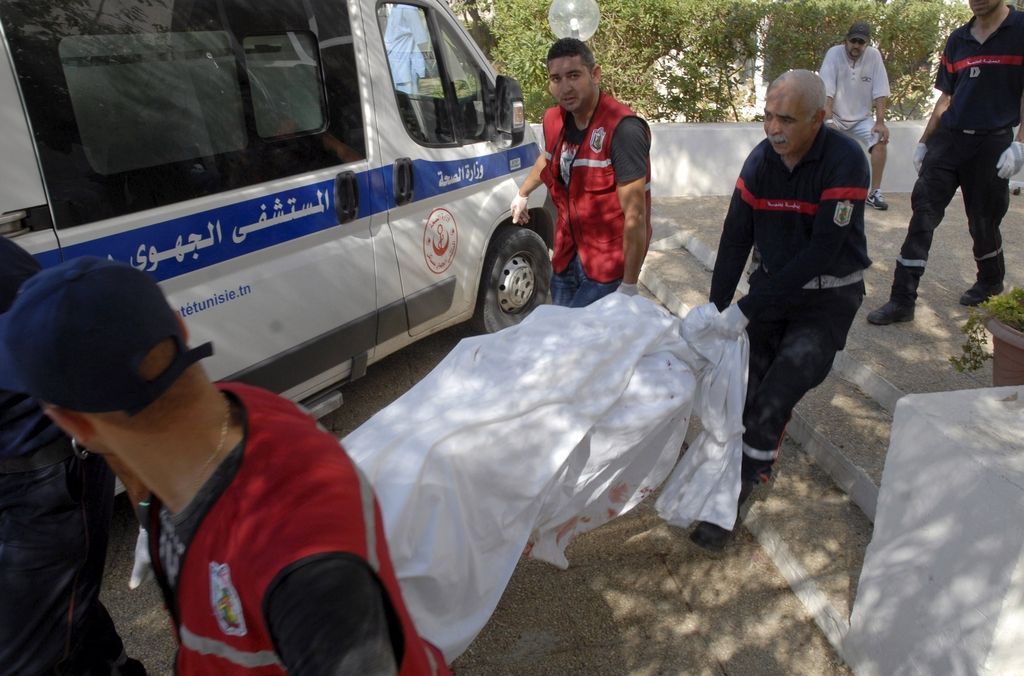 V eksploziji na avtobusu v Tunisu 12 mrtvih