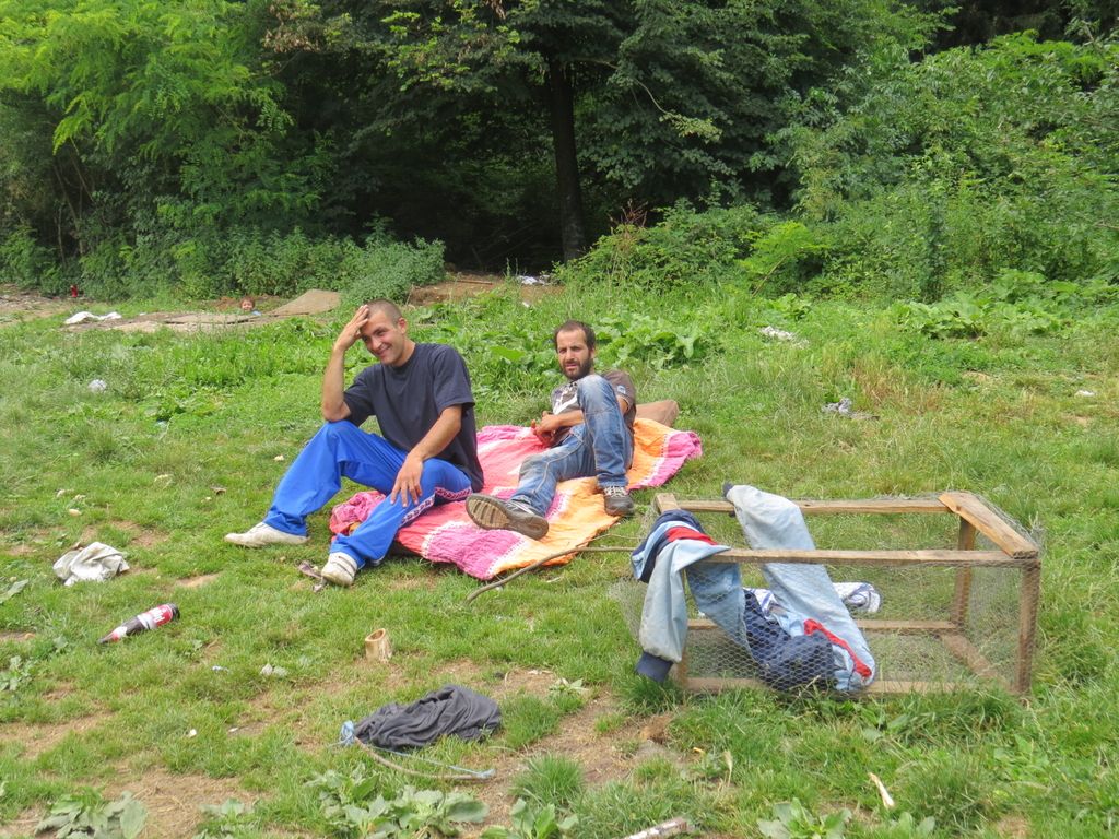 V zabojniku družina, gluhonemi zunaj