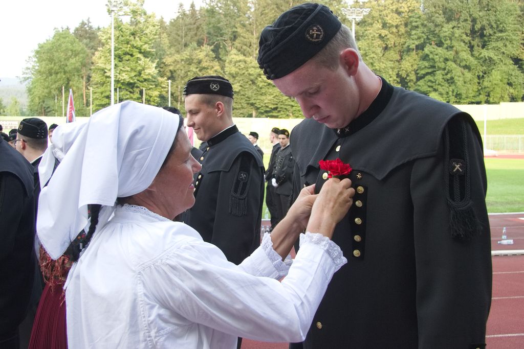 Skočili v negotov poklic