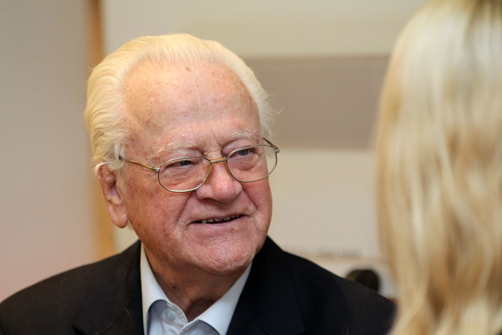 In memoriam: Slavko Avsenik (1929–2015)