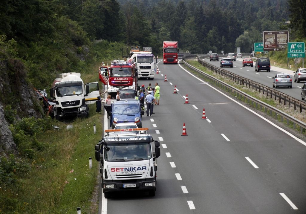 Zadnje tragedije na cestah morajo odgovornim prižgati alarm!