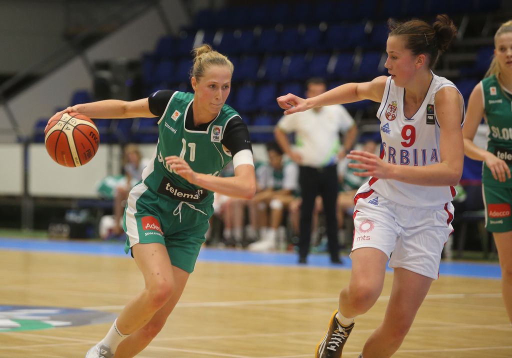 Slovenske košarkarice Črnogorkam niso bile kos