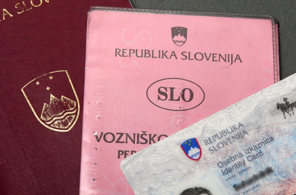 Na Kosovu zaradi ponarejanja potnih listov prijeli sedem ljudi
