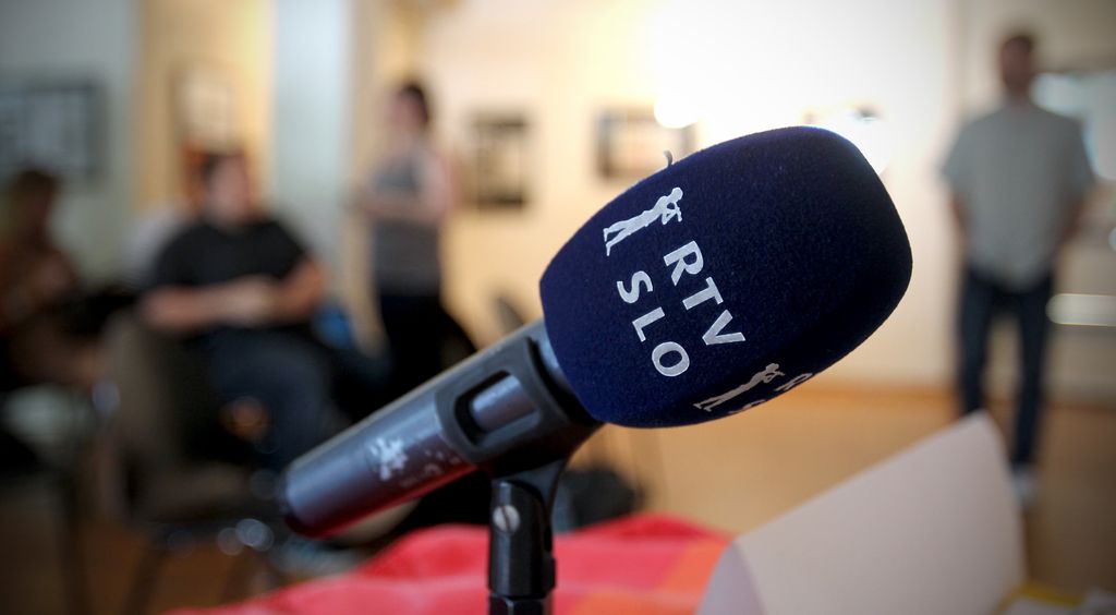 Protestniki na RTV SLO: Gre za čistko kritičnih novinarjev