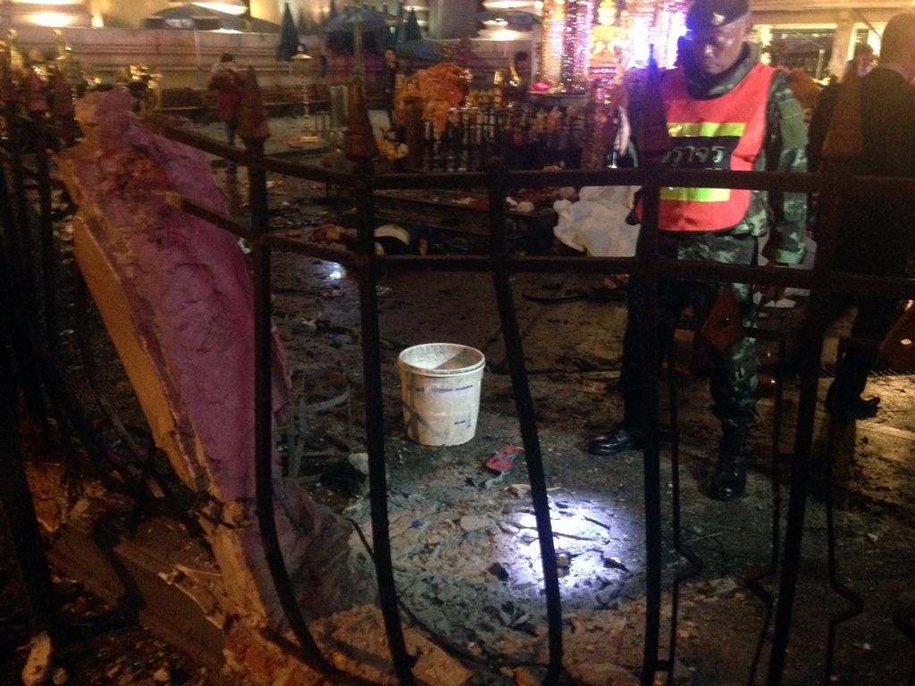 V eksploziji bombe v središču Bangkoka mrtvi in ranjeni