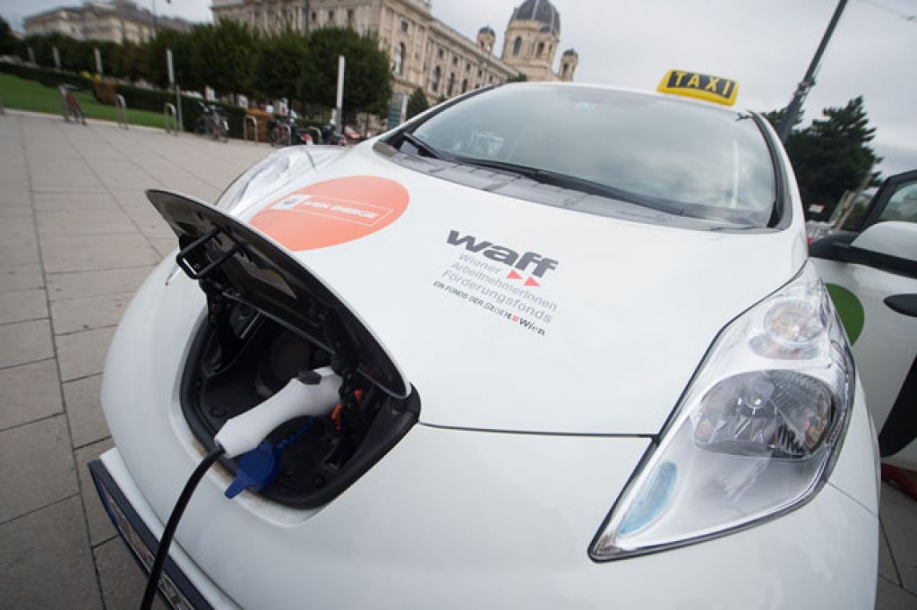 Na Dunaju kupujejo 250 električnih taksijev
