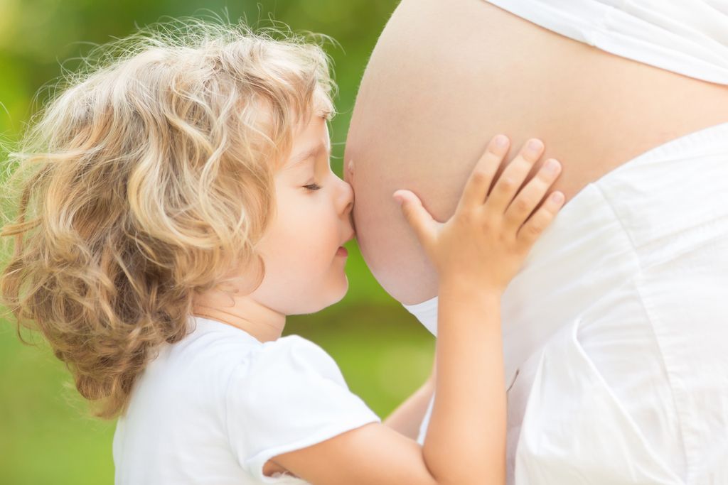 Kar zaužije nosečnica, skozi posteljico dobi tudi otrok