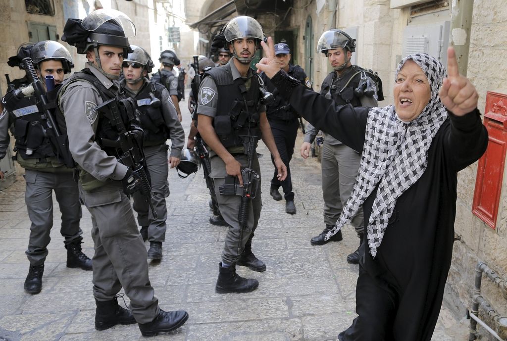 Pred Al Akso znova spopadi med Palestinci in izraelsko policijo