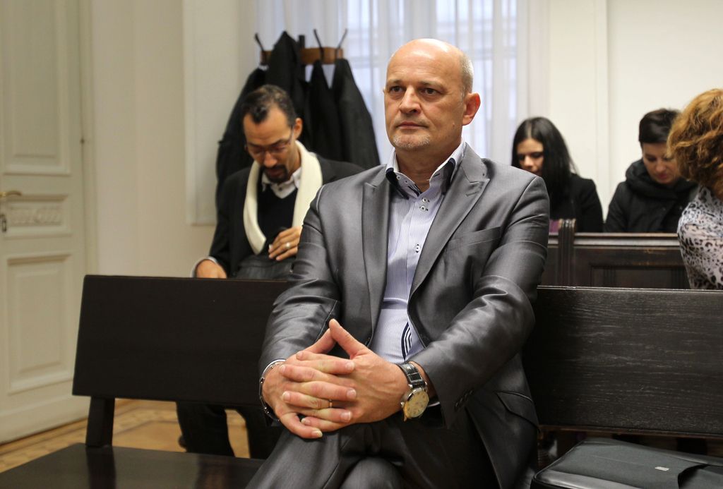 Del obsojenega sodnika Škoberneta je v priporu umrl