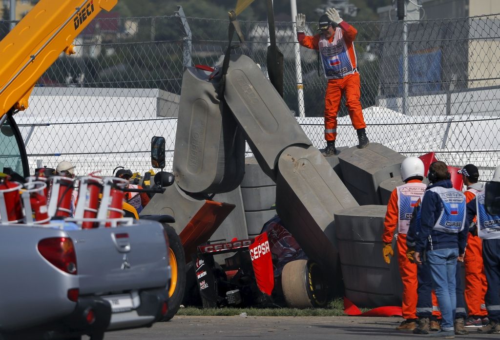 F1: Rosberg tokrat pred Hamiltonom, huda nesreča Sainza