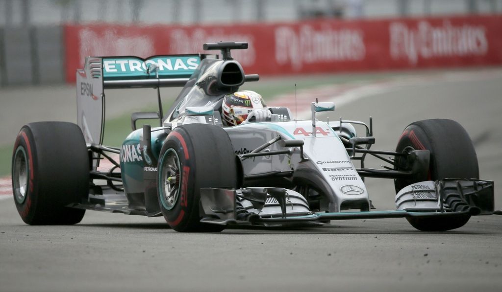 F1: Hamiltonu dirka v Sočiju, Vettel po odstopu Rosberga na drugem mestu