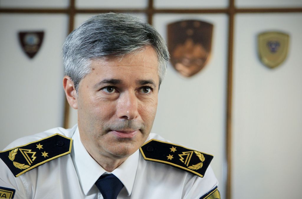 Ukradla »vrtiljak« za peko odojka, zelenjavo in kasetofon