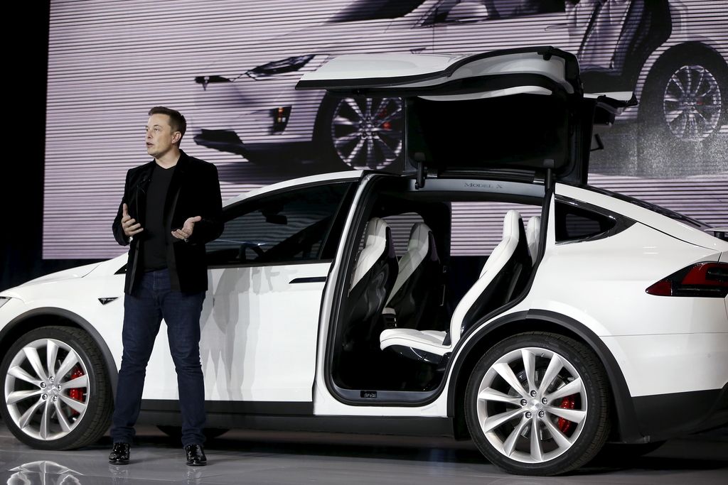 Tesla model X je ameriški električni SUV