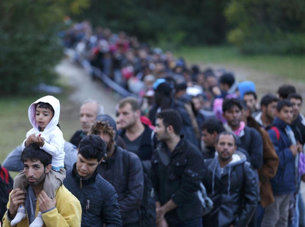 Madžarska ponoči zaprla mejo, v Sloveniji že prvi begunci