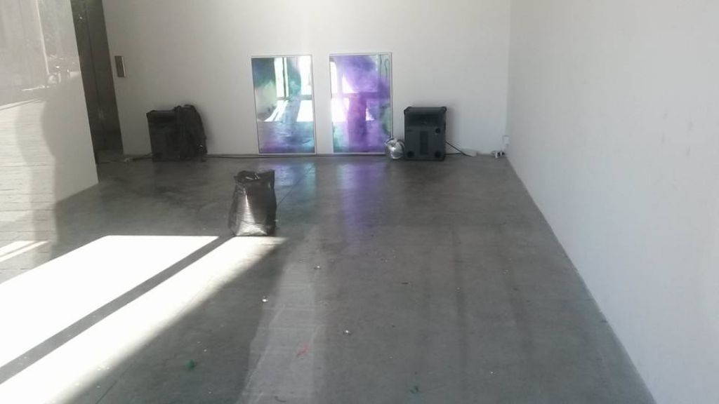 Radikalno čiščenje: Umetnina v muzeju pomotoma pristala v smeteh