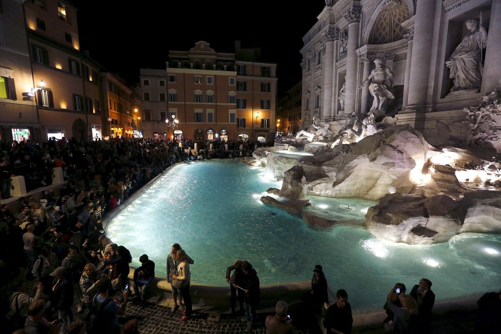 Fontana di Trevi znova v polnem sijaju