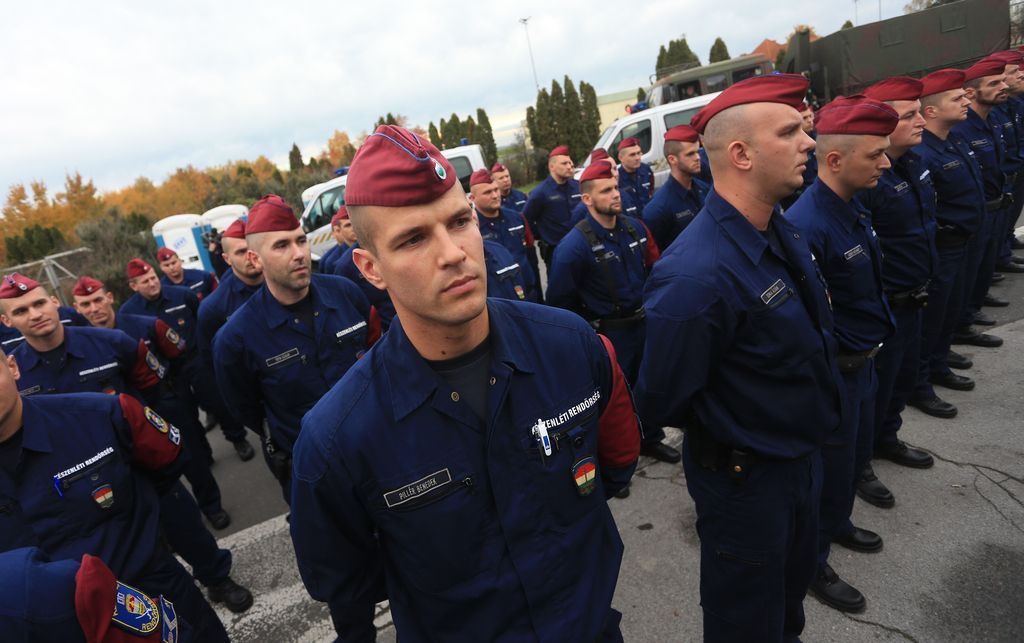 Tujim policistom v Sloveniji so se pridružili &scaron;e Madžari