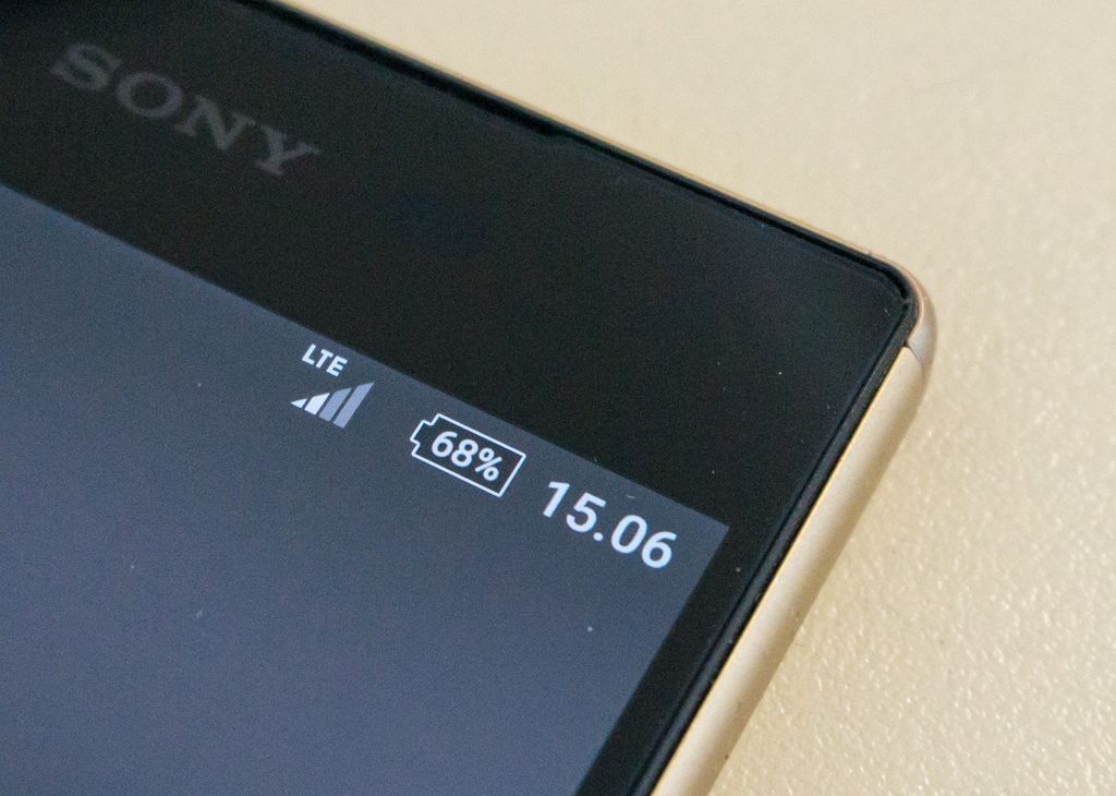 Sony xperia z5: Ni se mogoče znebiti občutka, da so telefon sestavili na hitro
