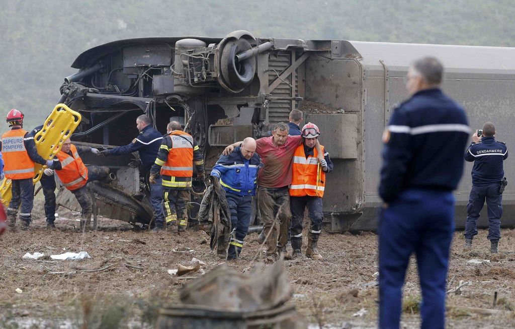 Sedem mrtvih v nesreči hitrega vlaka v Franciji