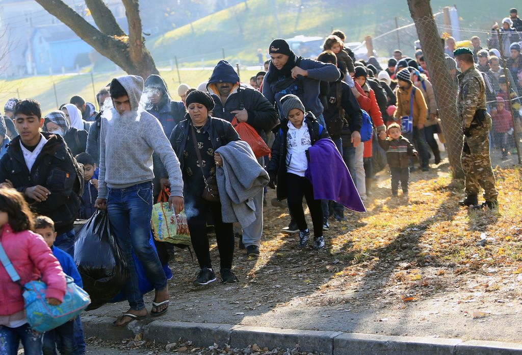 Danes v Dobovi okoli 3000 beguncev