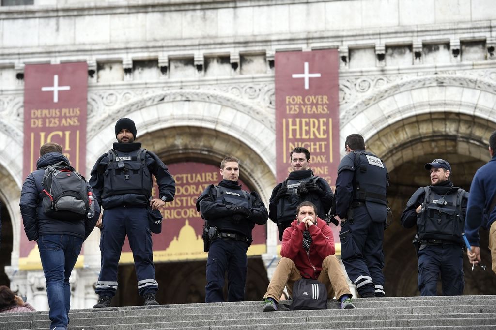 Francija bo uničila teroriste, ne obratno